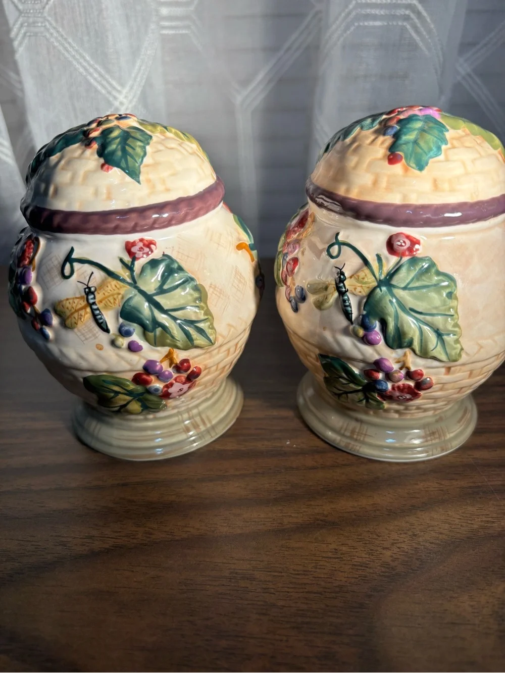 Tracy Porter Claret ceramic salt & pepper shaker’s Hand painted 5” H